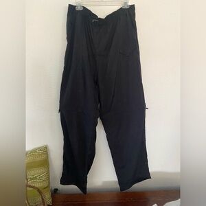 Men’s cargo pants with zip off legs, can be worn as shorts or pants. Sz‎ is XL.
